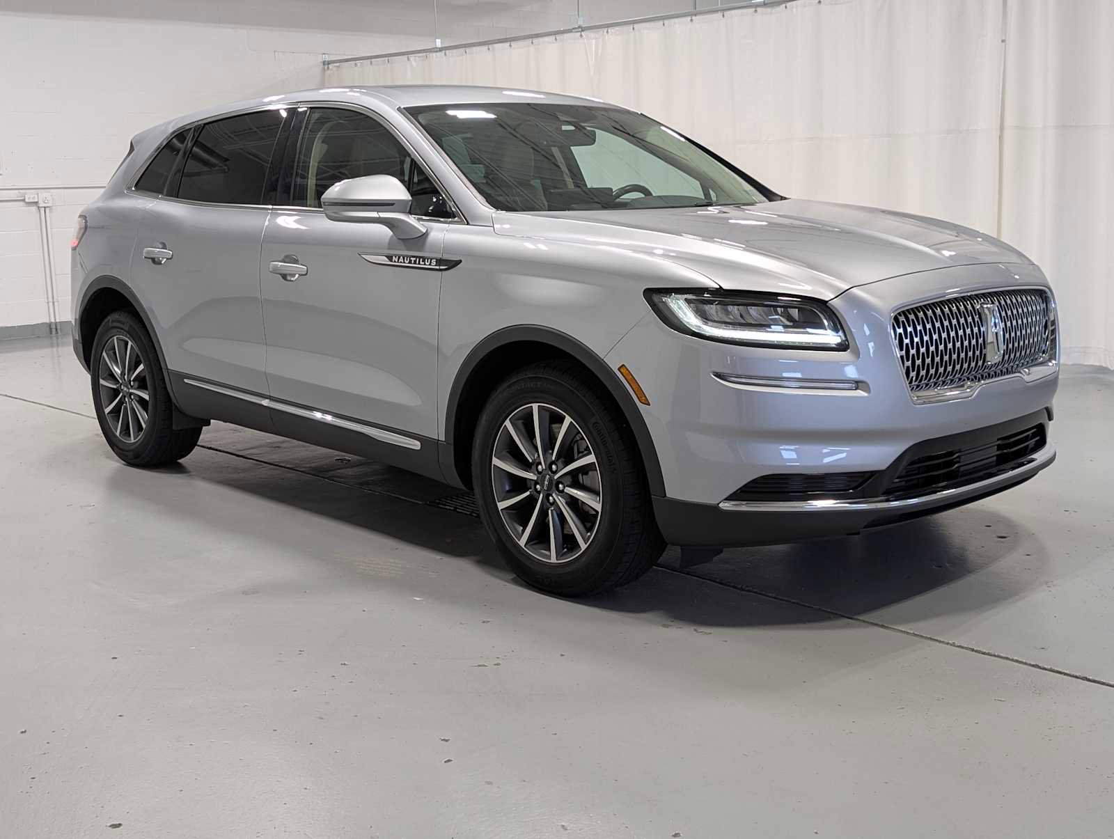 Used 2022 Lincoln Nautilus Standard image 6