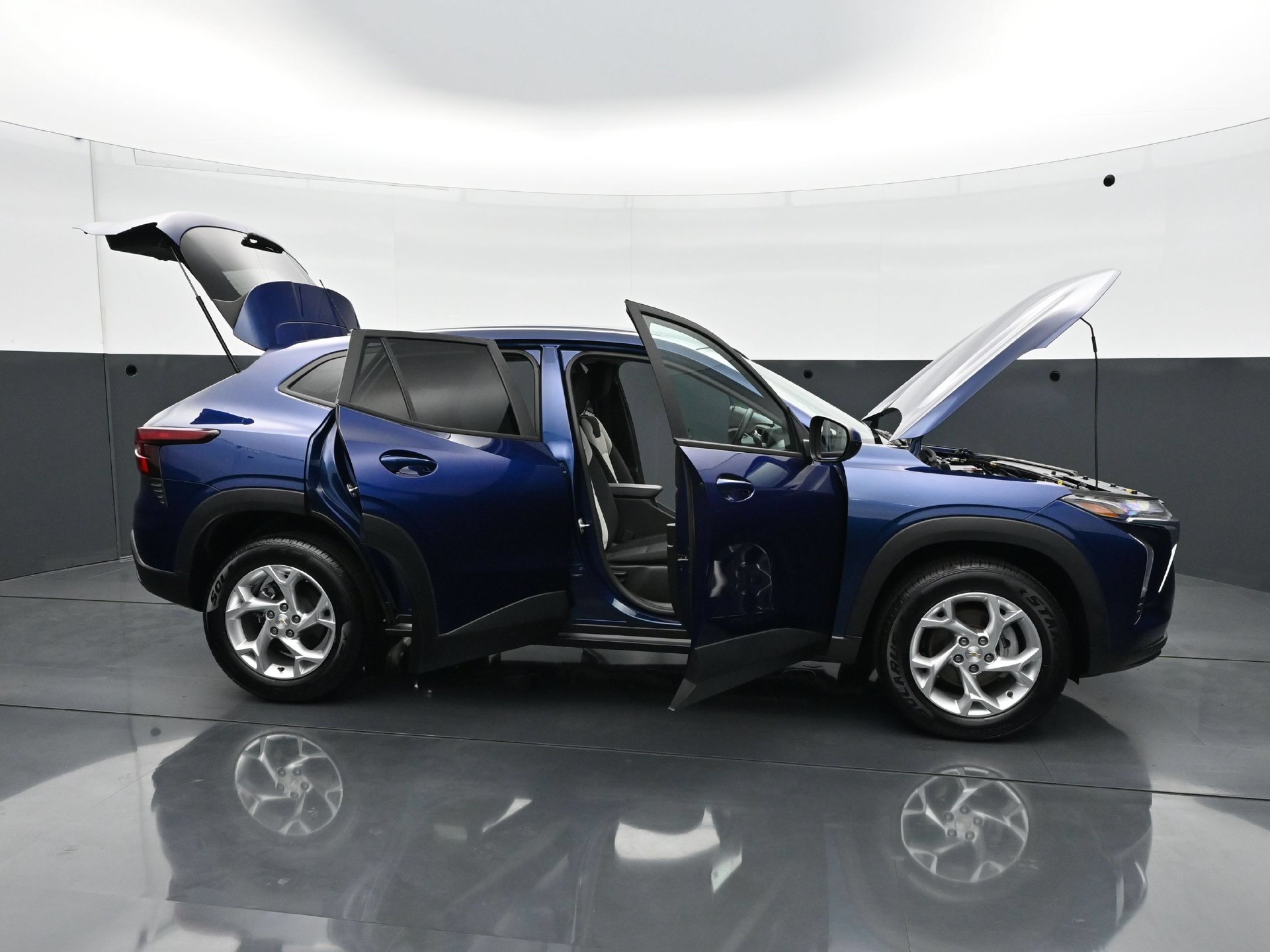 Used 2024 Chevrolet Trax LS w/ LS Convenience Package FWD image 33