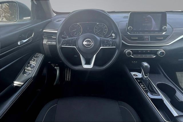 Used 2025 Nissan Altima 2.5 SV image 8