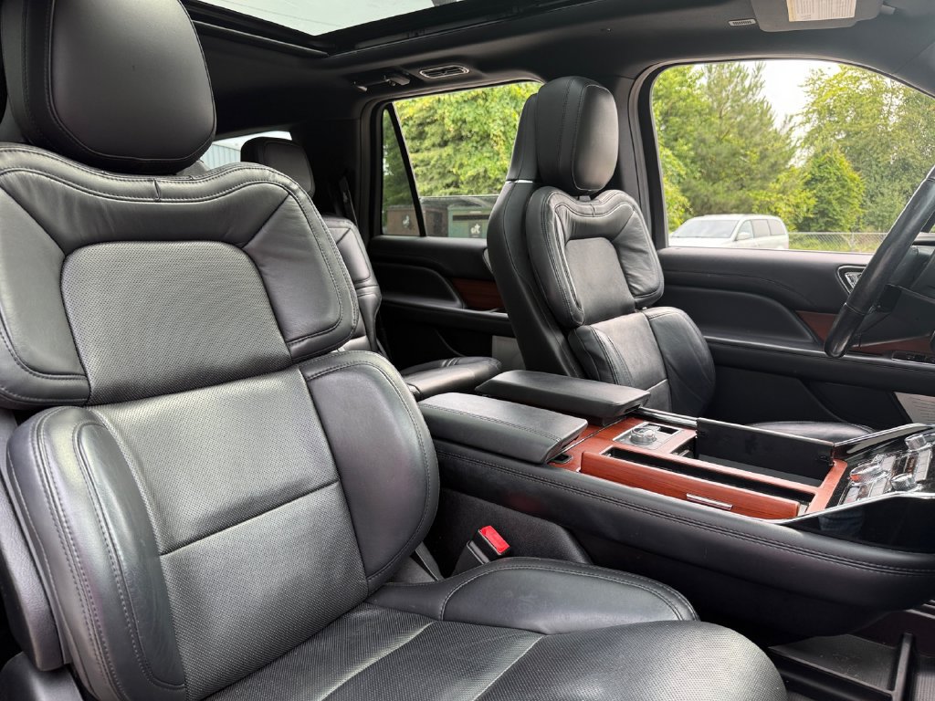 Used 2021 Lincoln Navigator Reserve w/ Luxury Package AWD/4WD image 19