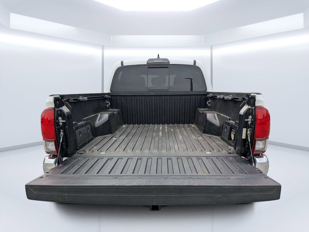 Used 2018 Toyota Tacoma TRD Off-Road image 13