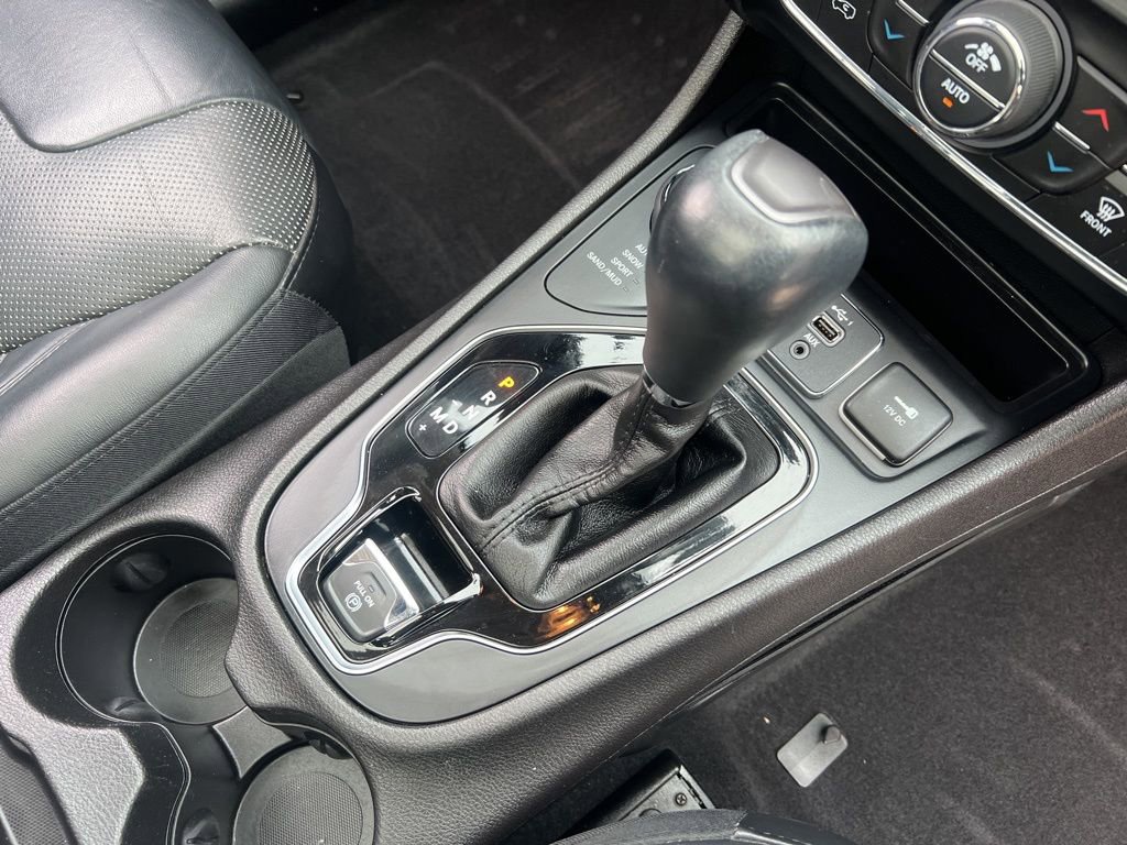 Used 2019 Jeep Cherokee Limited image 25