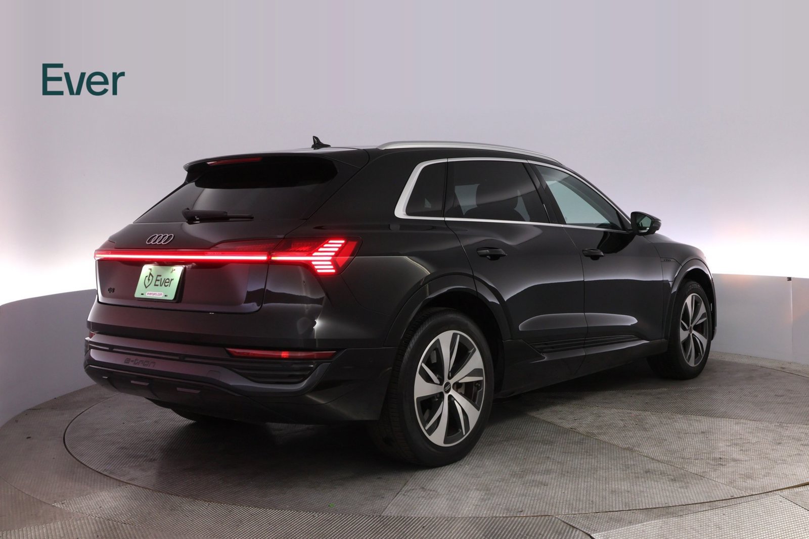 Used 2024 Audi Q8 e-tron Premium Plus w/ Premium Plus Package AWD/4WD image 3