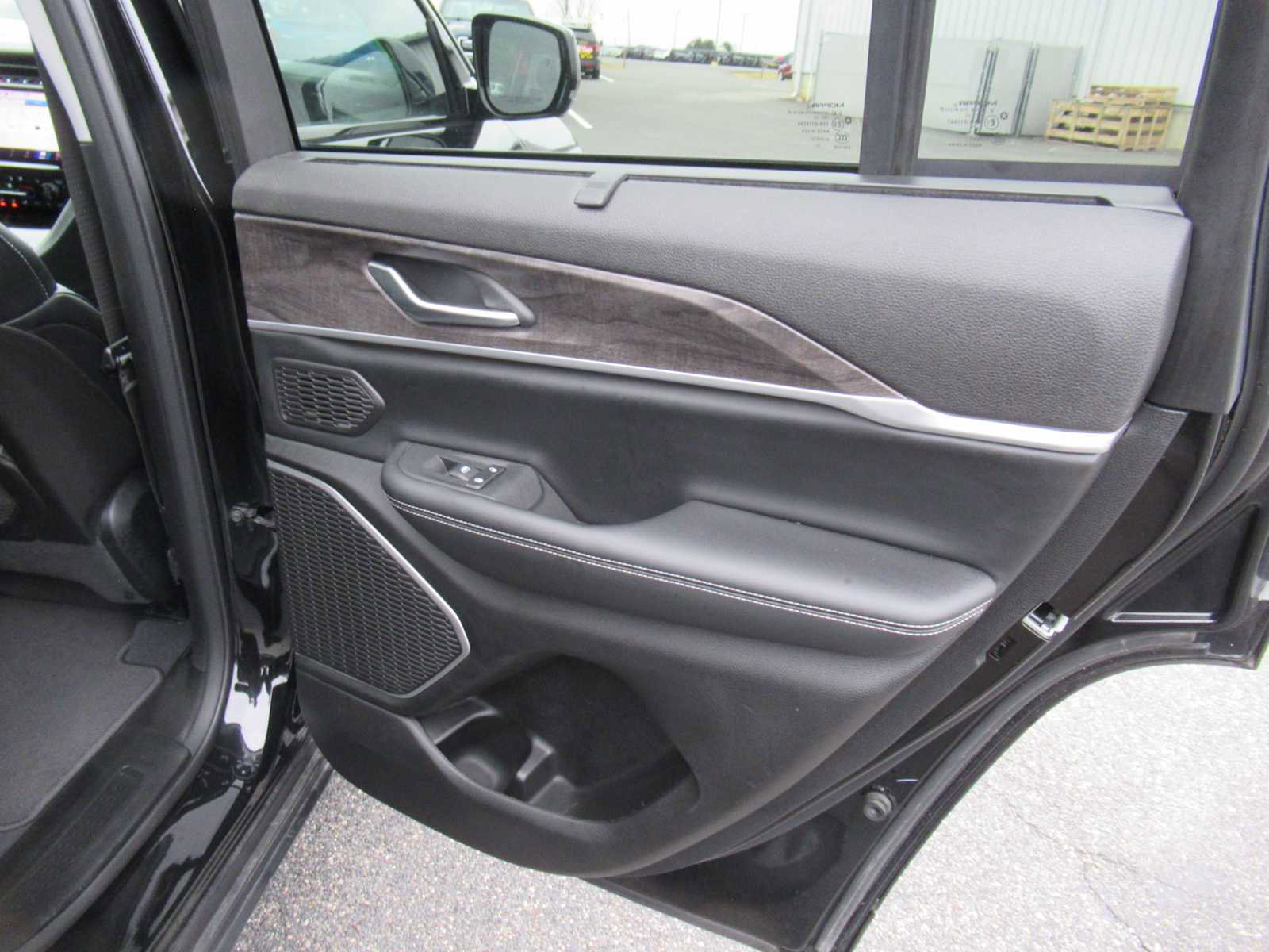 Used 2023 Jeep Grand Cherokee 4WD 4xe w/ Luxury Tech Group II image 24