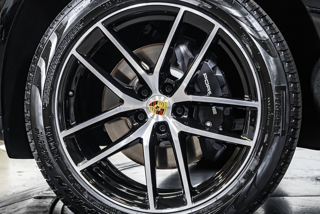 Certified 2025 Porsche Macan image 24