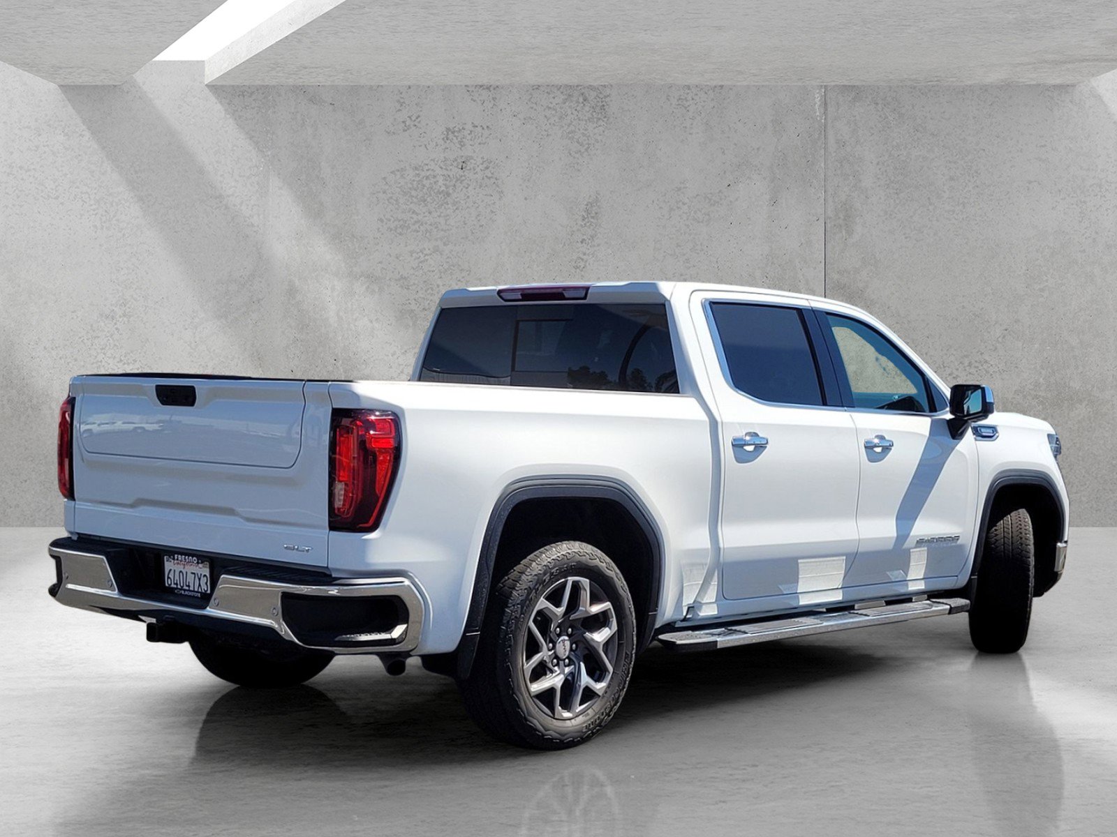Used 2023 GMC Sierra 1500 SLT w/ SLT Premium Plus Package image 4