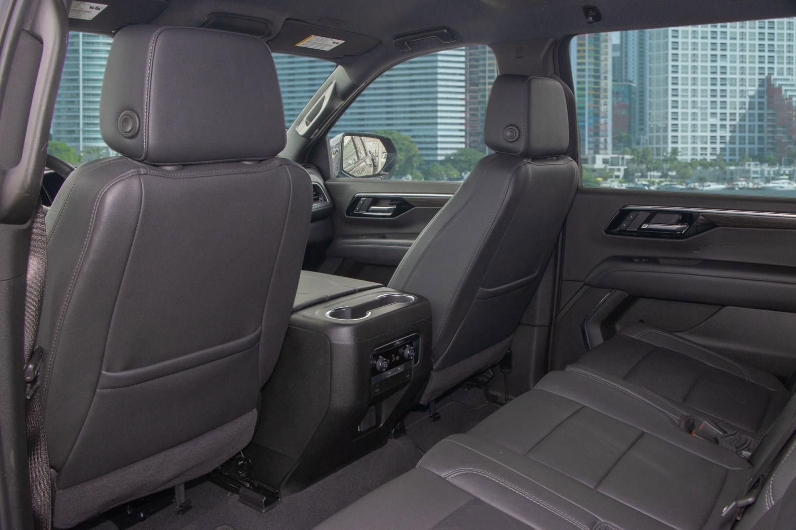 Used 2025 Chevrolet Suburban Z71 image 18