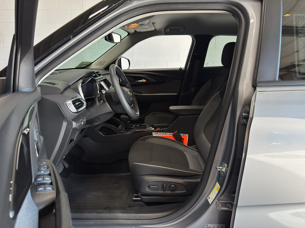 Used 2023 Chevrolet TrailBlazer LT w/ LPO, Blackout Package AWD/4WD image 14