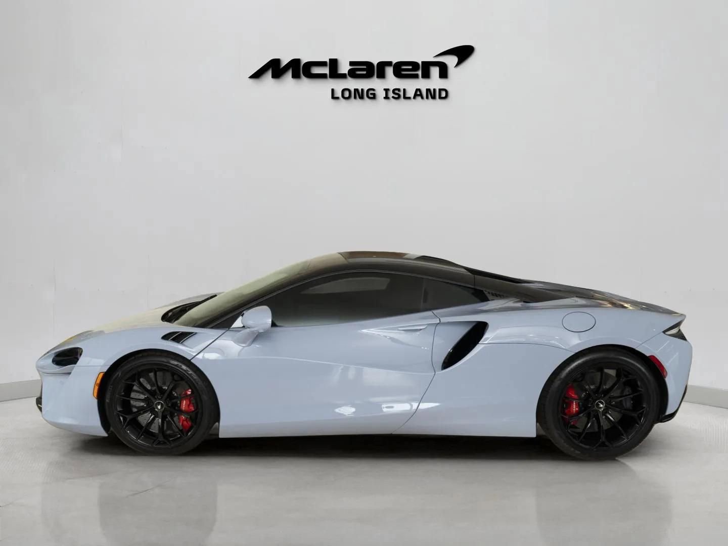 Used 2023 McLaren Artura RWD image 7