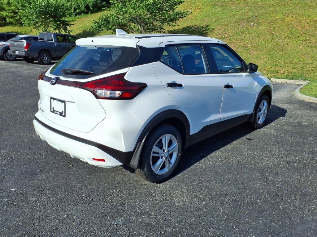 New 2025 Nissan Kicks Play S FWD image 4
