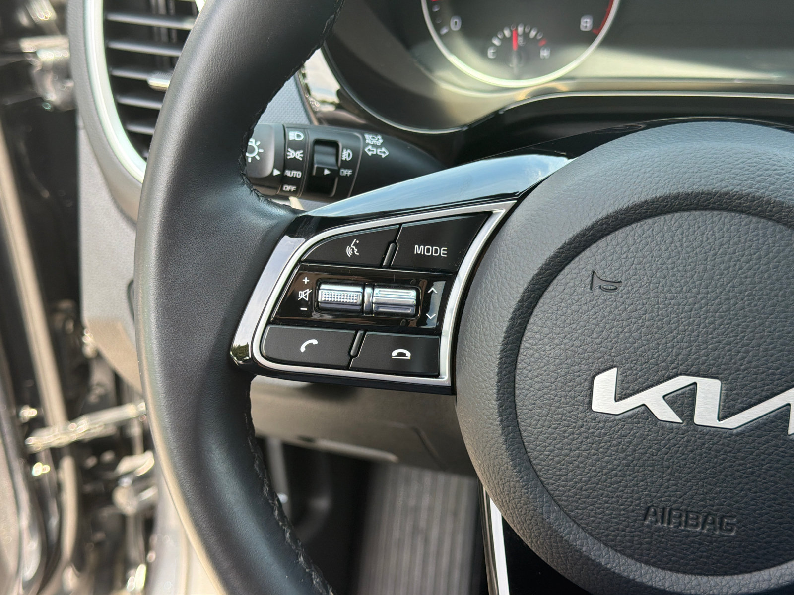 Used 2023 Kia Seltos S w/ Navigation Package FWD image 25