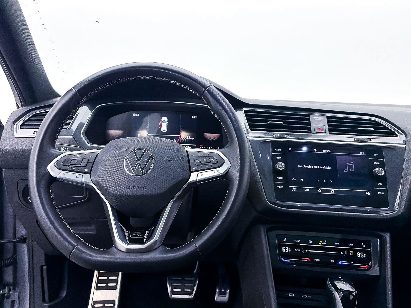 Used 2023 Volkswagen Tiguan SE R-Line FWD image 4