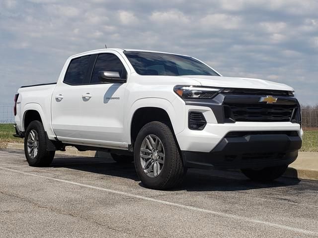 Used 2024 Chevrolet Colorado LT w/ LT Convenience Package III image 3