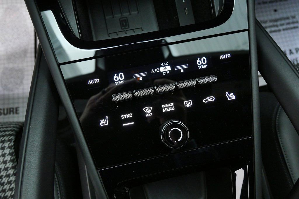 Used 2025 Porsche Cayenne GTS image 33