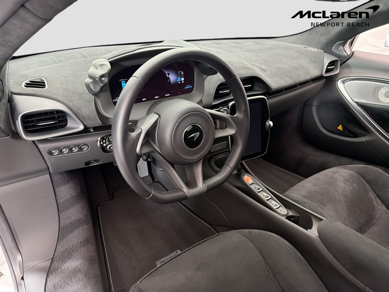 Used 2025 McLaren Artura RWD image 26