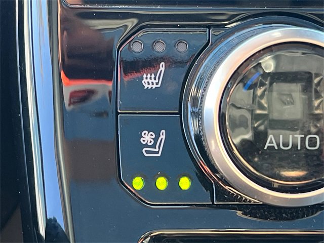 Used 2024 Toyota Highlander Platinum image 31