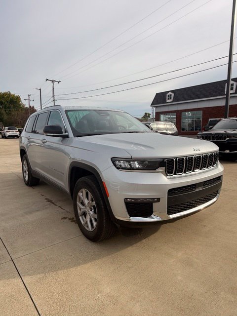 Used 2023 Jeep Grand Cherokee L Limited AWD/4WD image 3