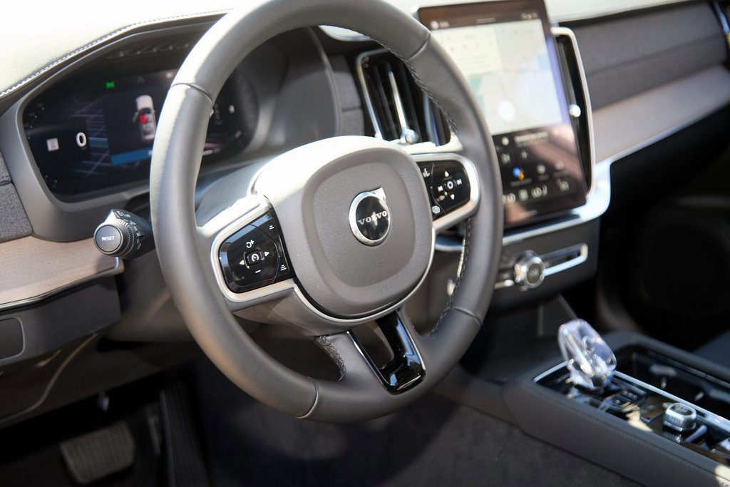 New 2026 Volvo XC90 B6 Plus w/ Protection Package Premier image 14