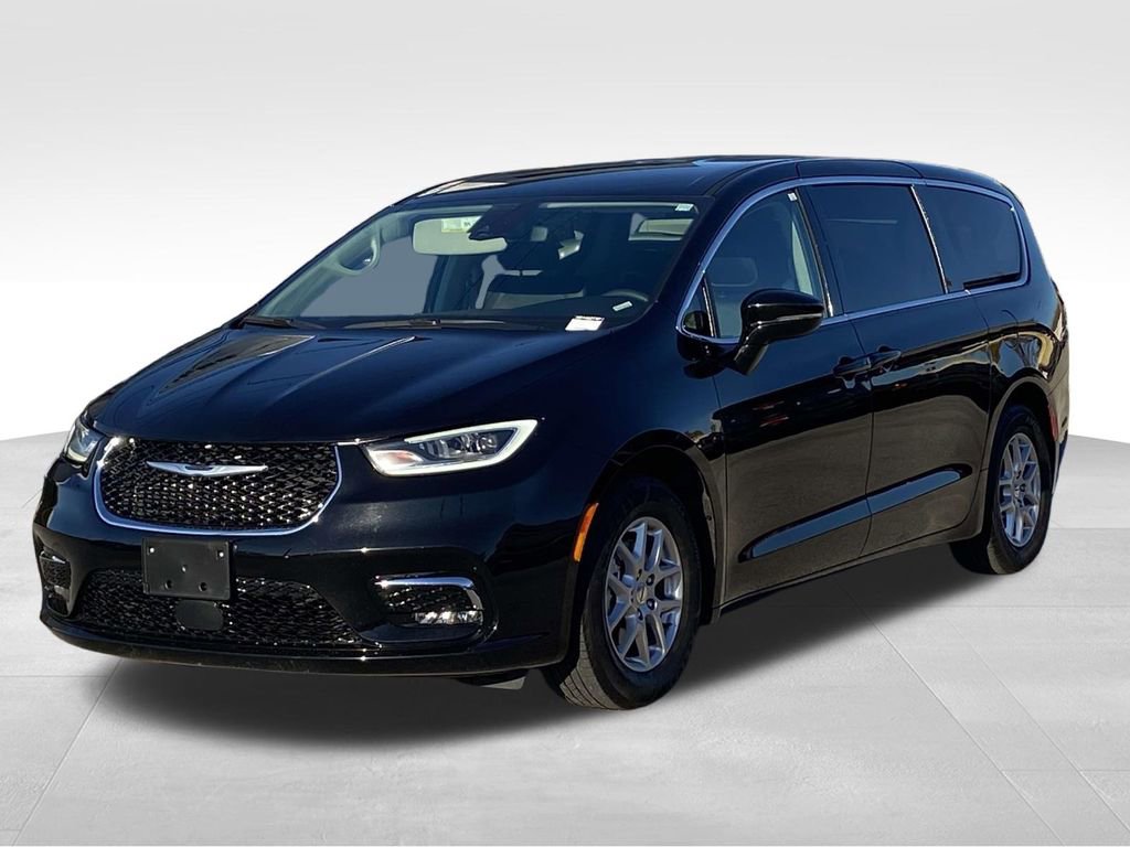 Used 2024 Chrysler Pacifica Touring-L image 4