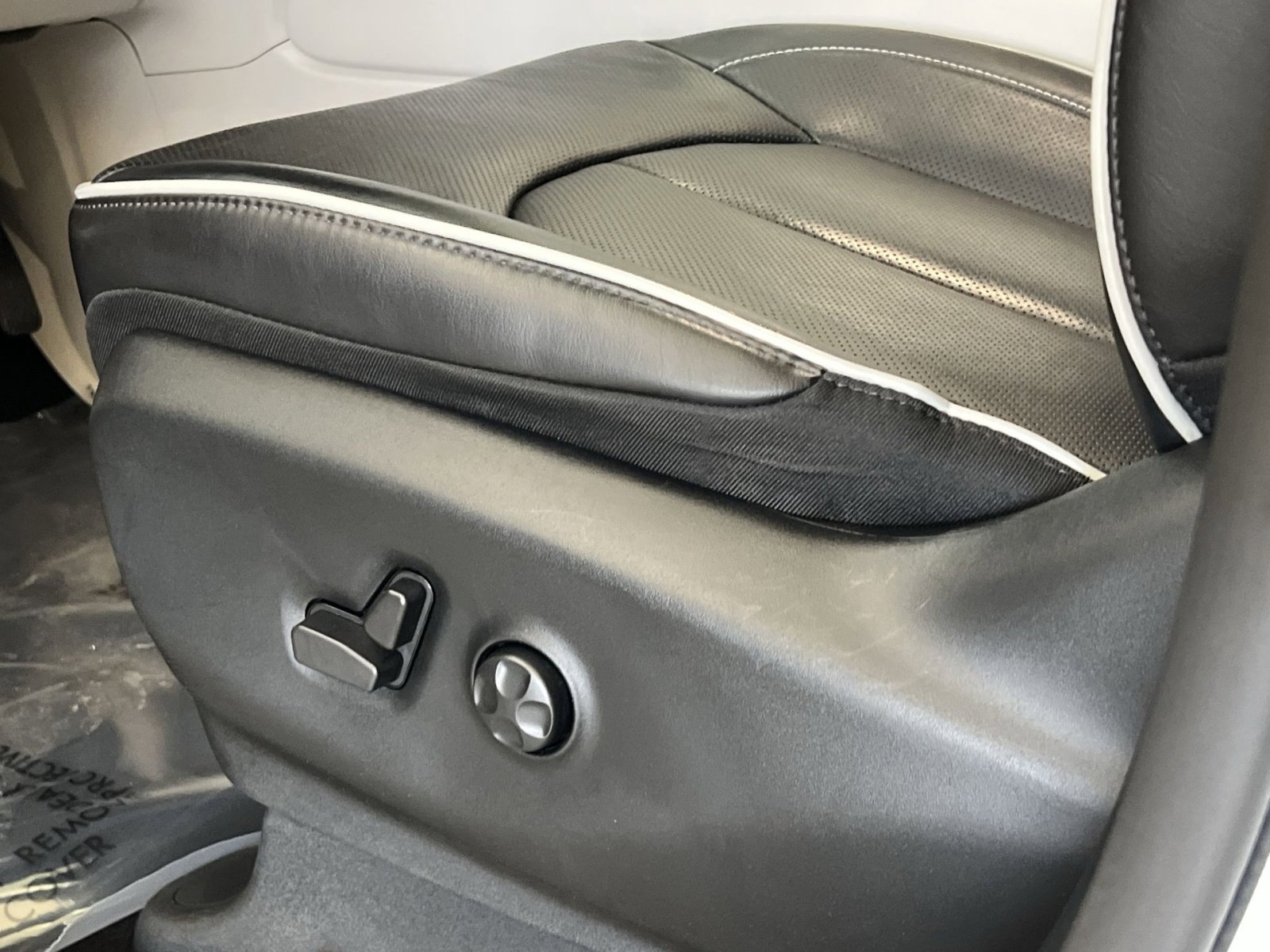 Used 2023 Chrysler Pacifica Limited image 12