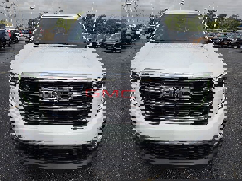 Used 2025 GMC Acadia Elevation image 8