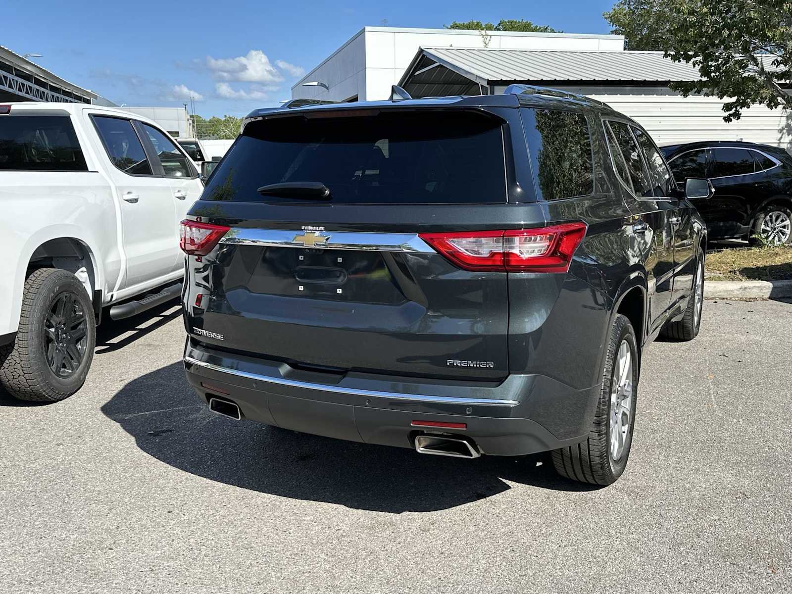 Used 2020 Chevrolet Traverse Premier FWD image 6