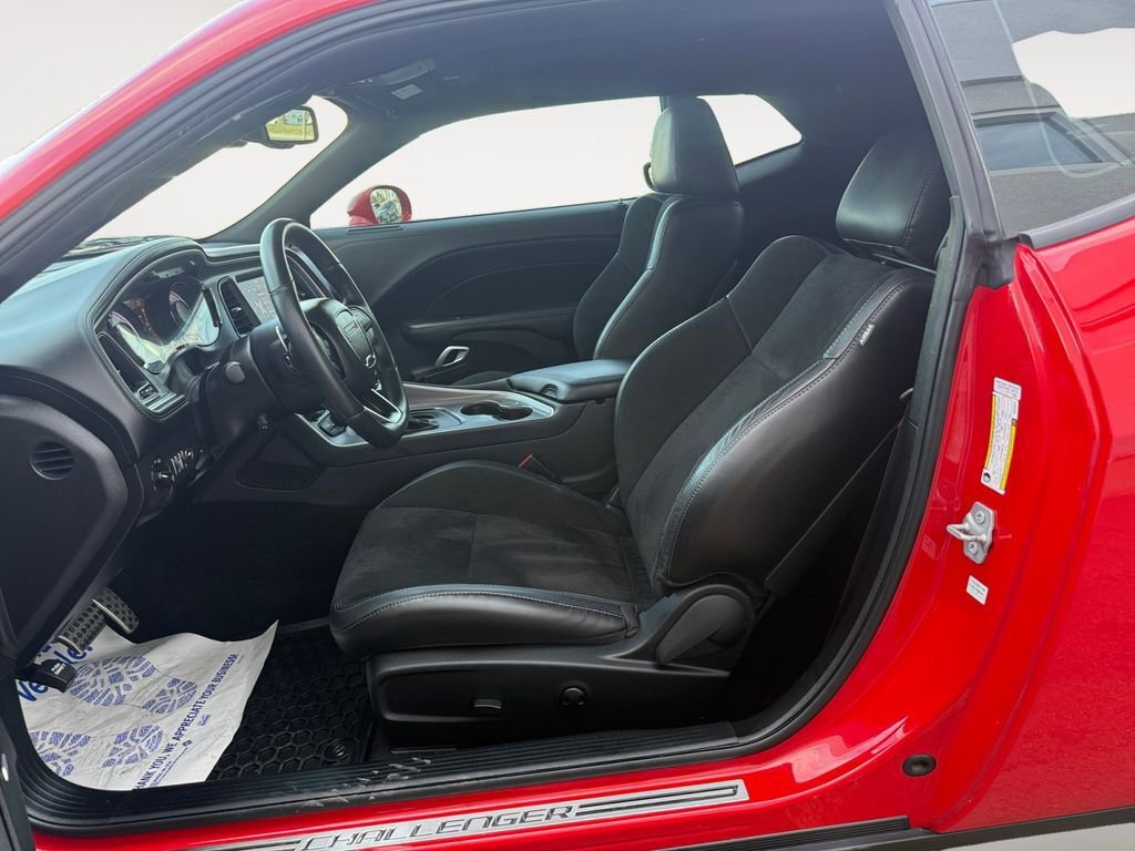 Used 2022 Dodge Challenger R/T w/ Plus Package image 9