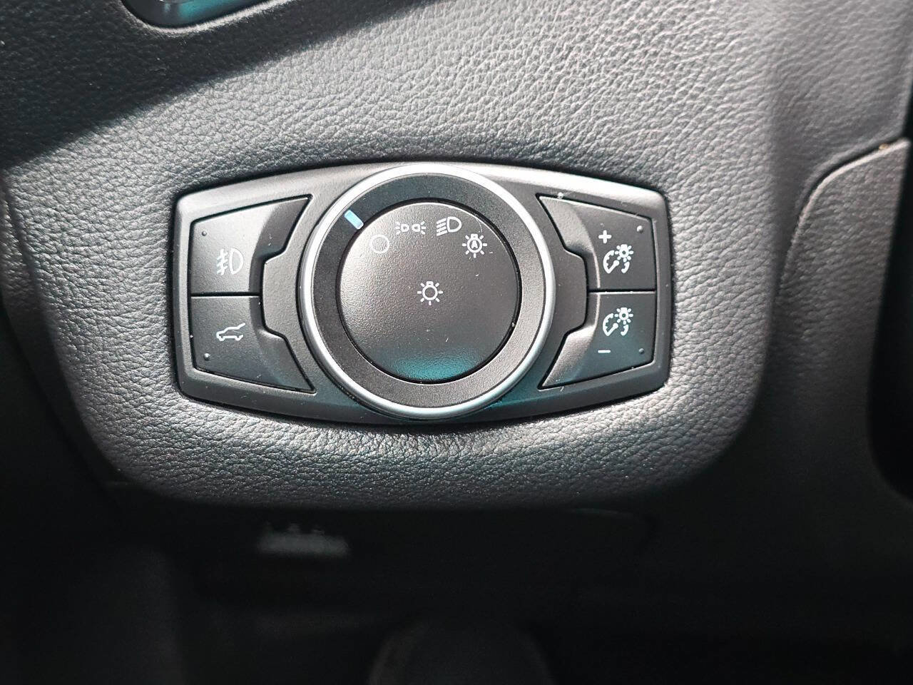 Used 2017 Ford Escape SE w/ SE Cold Weather Package image 22