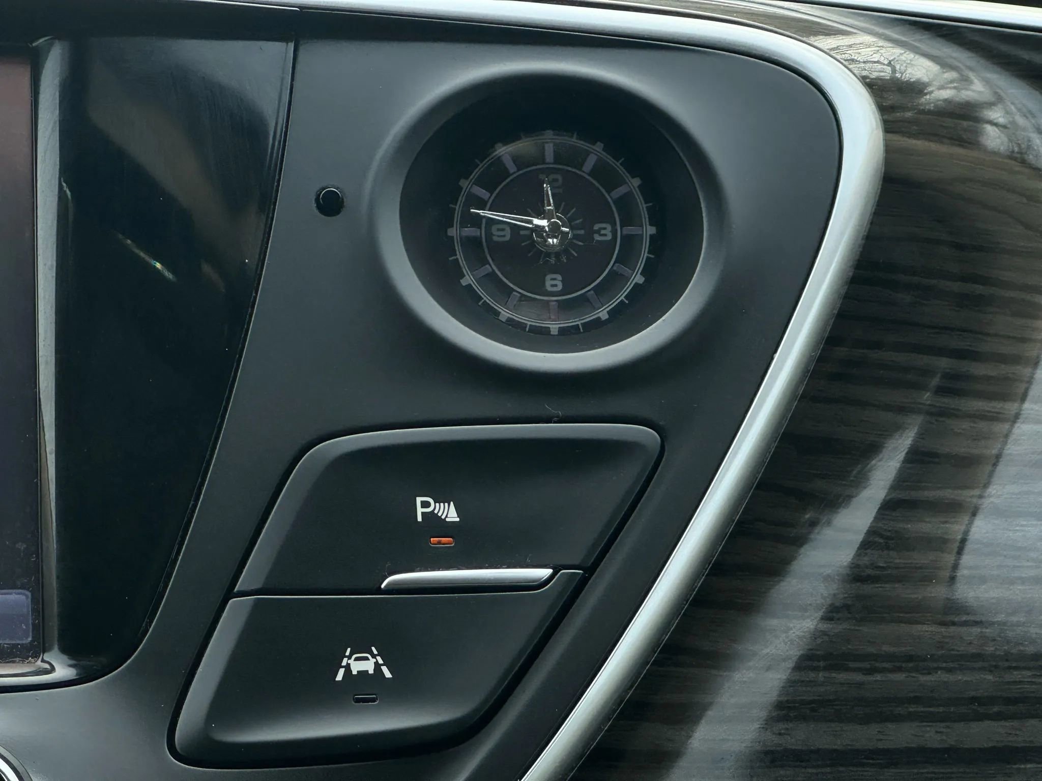 Used 2016 Buick Envision Premium image 28