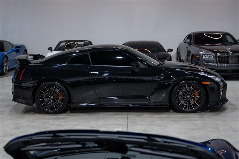 Used 2021 Nissan GT-R Premium AWD/4WD image 7