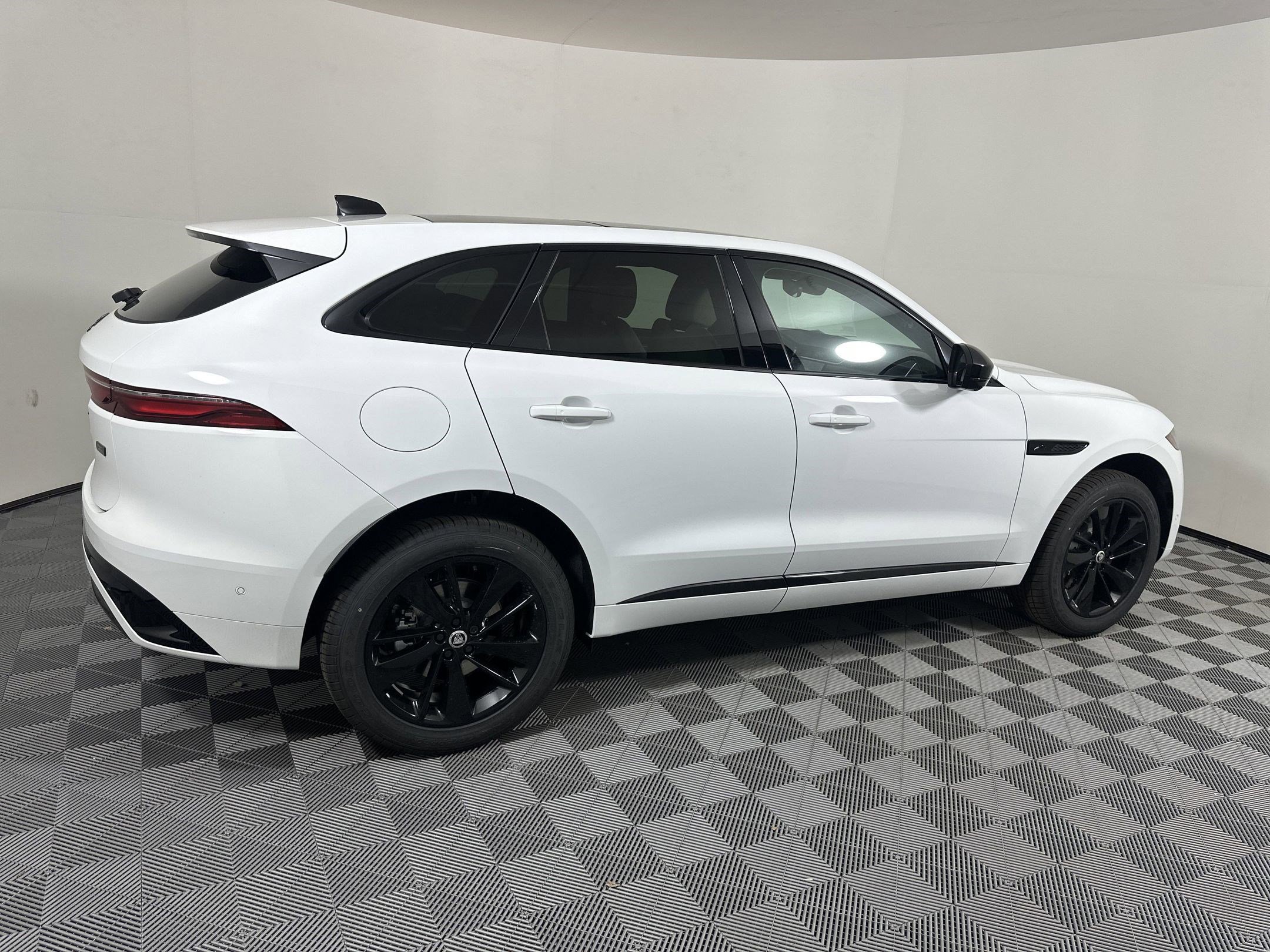 Used 2026 Jaguar F-PACE R-Dynamic S image 20