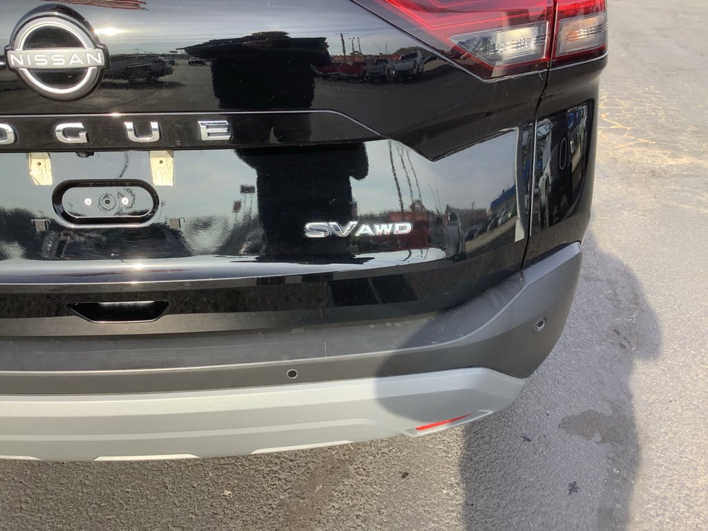 Used 2023 Nissan Rogue SV image 9