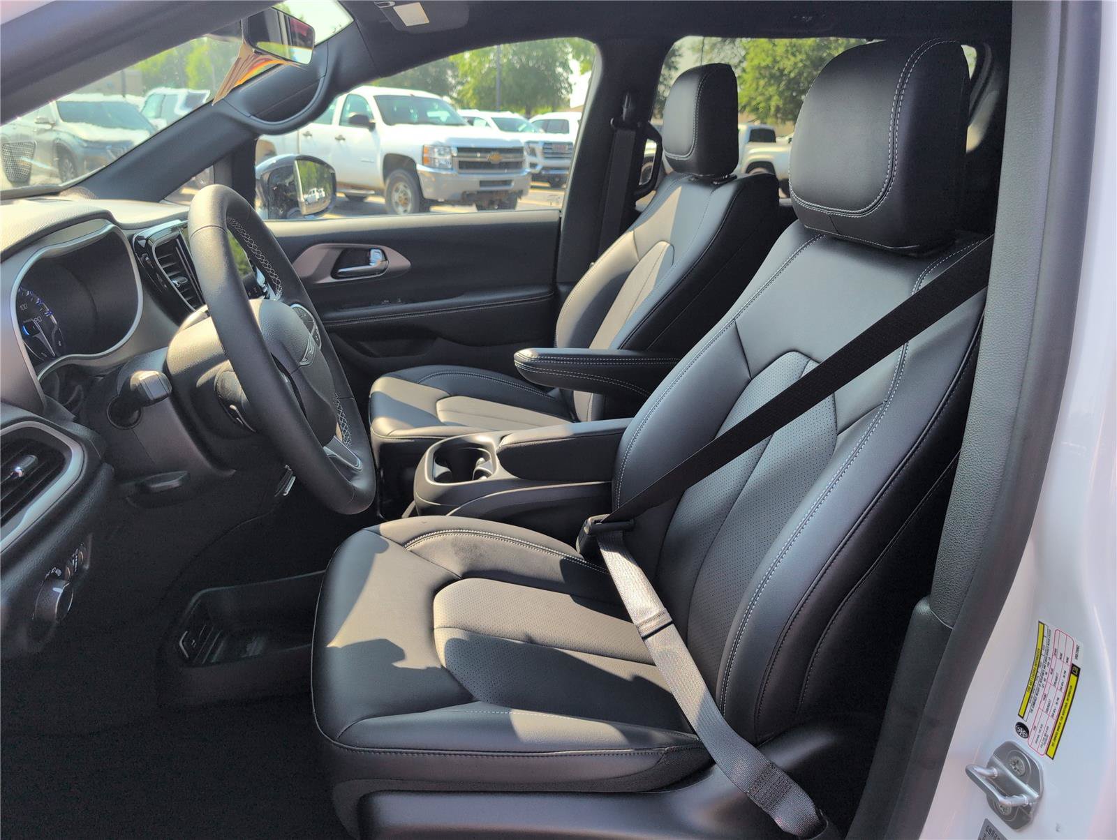 New 2027 Chrysler Pacifica LX FWD image 17