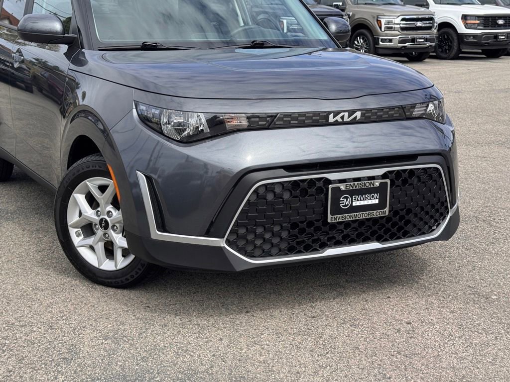 Used 2023 Kia Soul LX w/ Option Group 015 FWD image 3