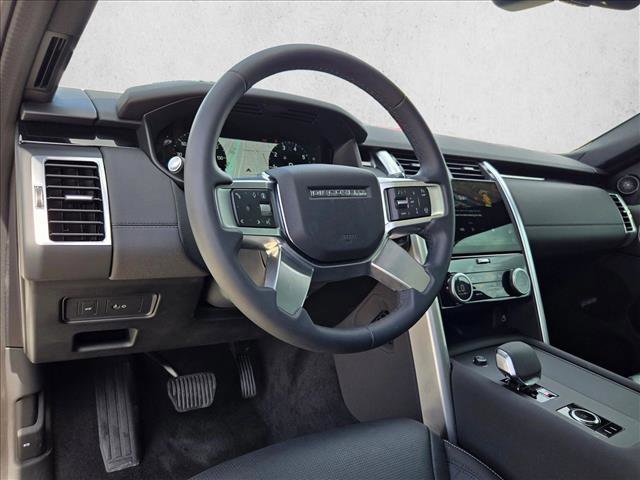 Certified 2025 Land Rover Discovery S image 10