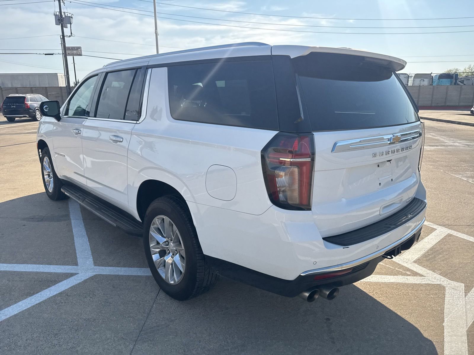 Used 2023 Chevrolet Suburban Premier image 5