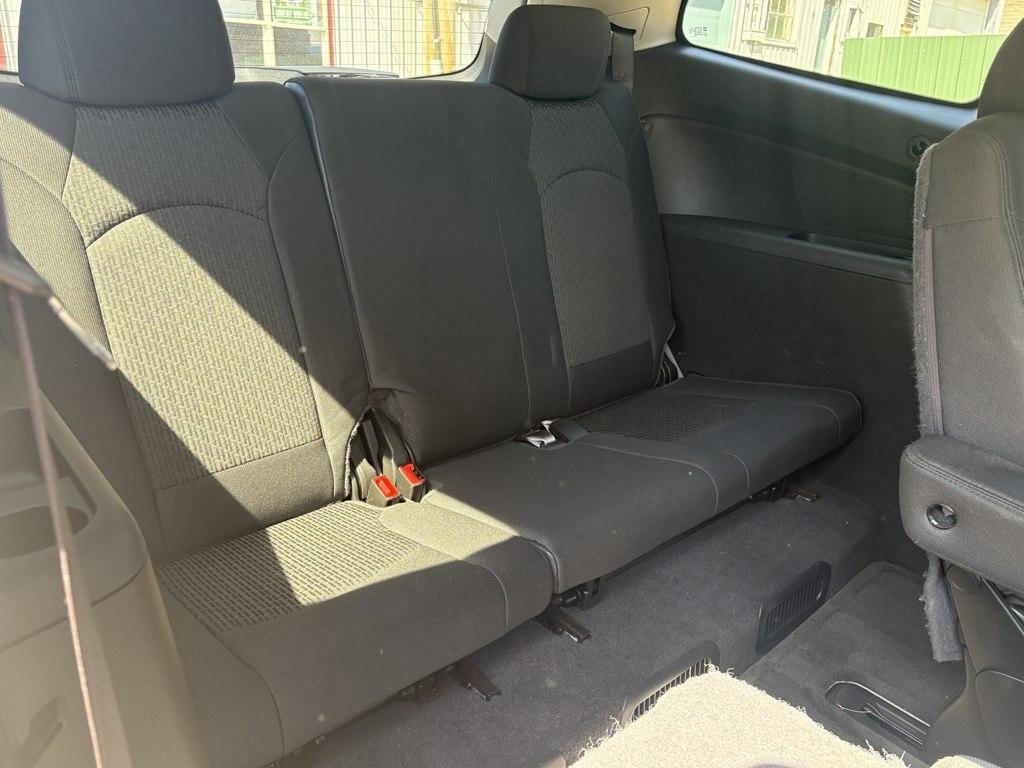 Used 2010 Chevrolet Traverse LT FWD image 12