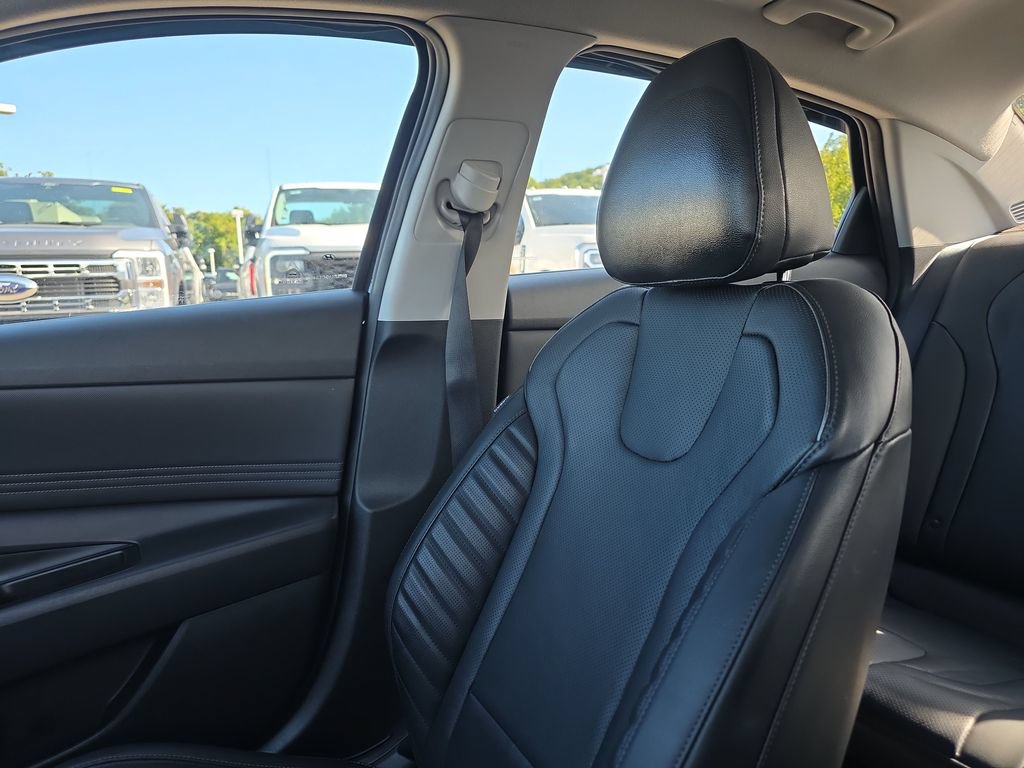 Used 2023 Hyundai Elantra Limited FWD image 40