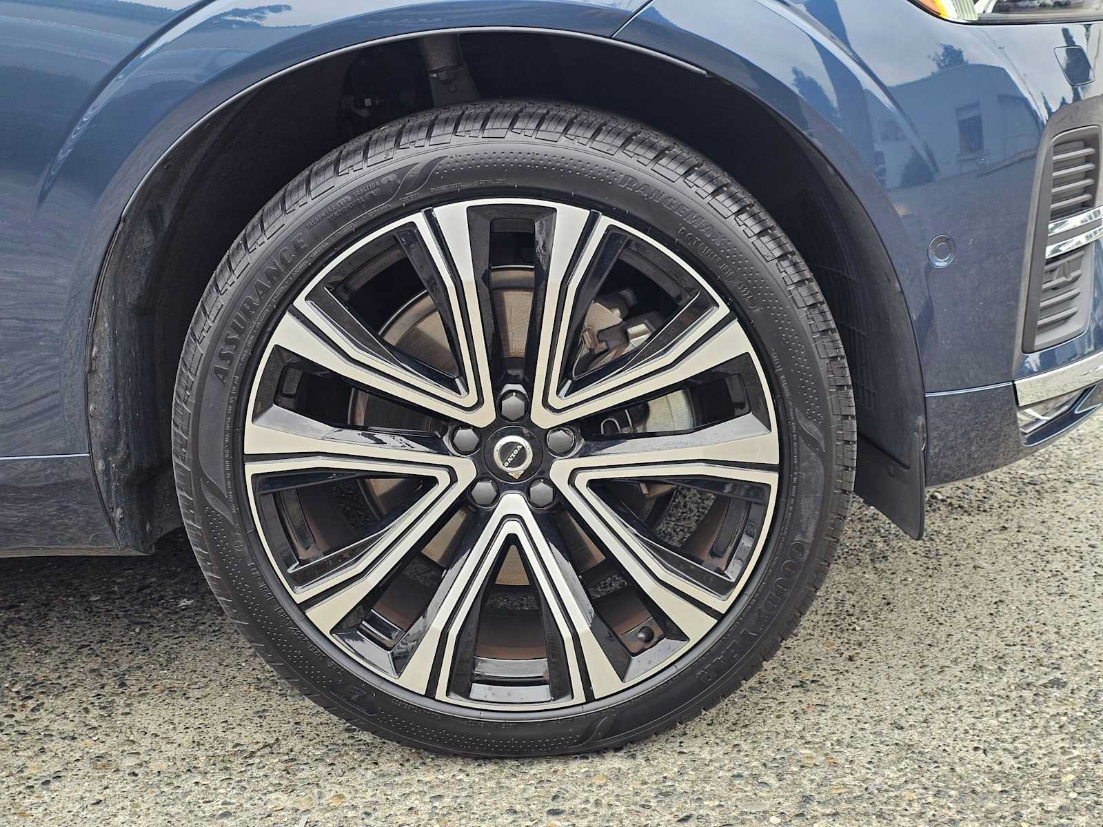 Used 2023 Volvo XC60 B6 Ultimate w/ Protection Package Premier AWD/4WD image 9