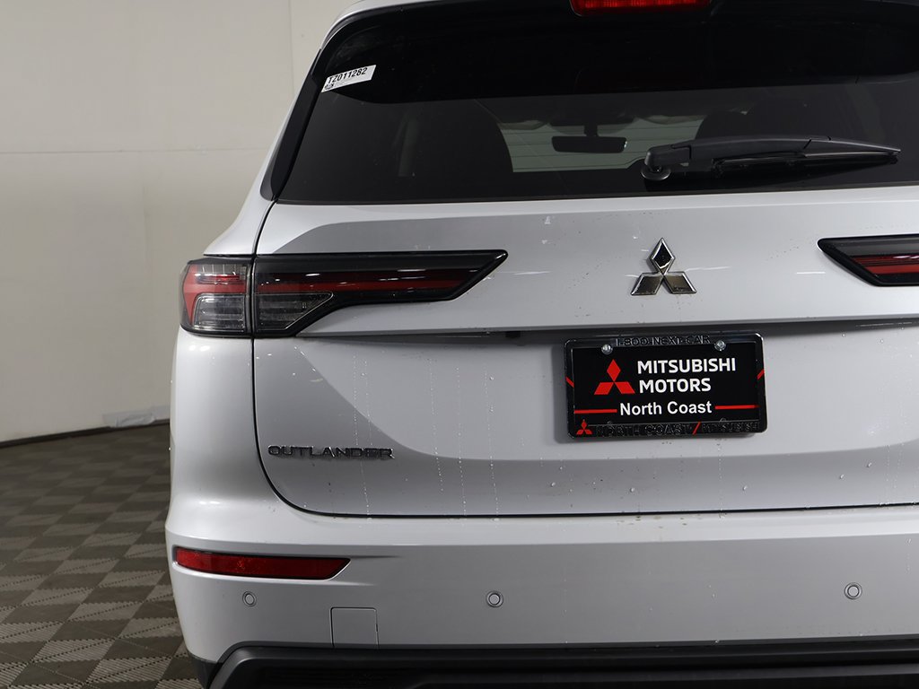 New 2026 Mitsubishi Outlander ES AWD/4WD image 14