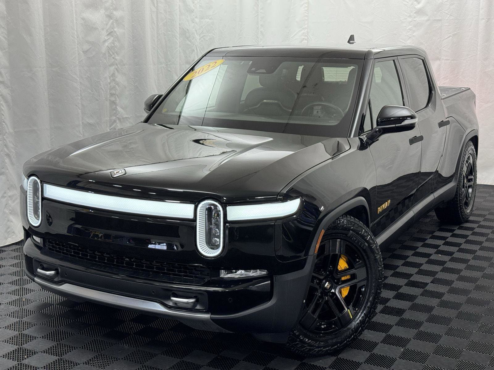 Used 2022 Rivian R1T Adventure image 2