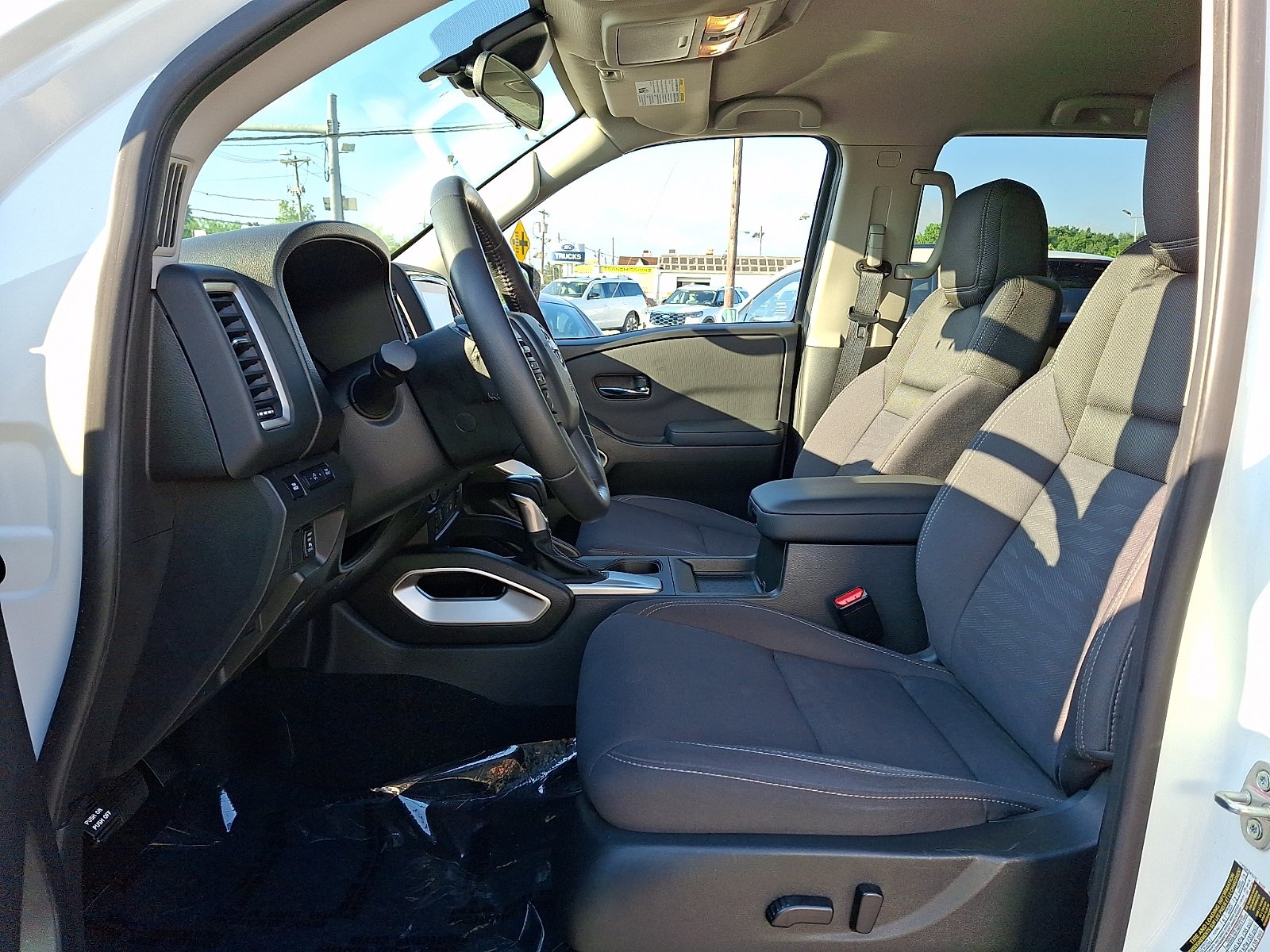 Used 2024 Nissan Frontier SV AWD/4WD image 13