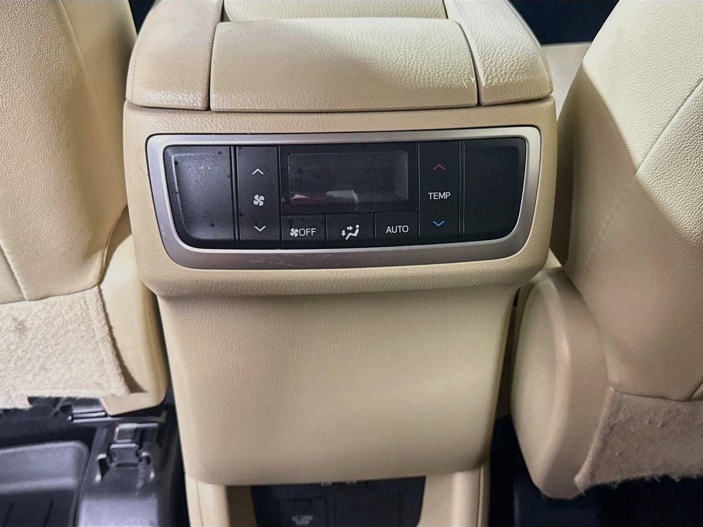 Certified 2019 Toyota Highlander Limited AWD/4WD image 24