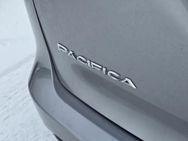 Used 2017 Chrysler Pacifica Touring image 6