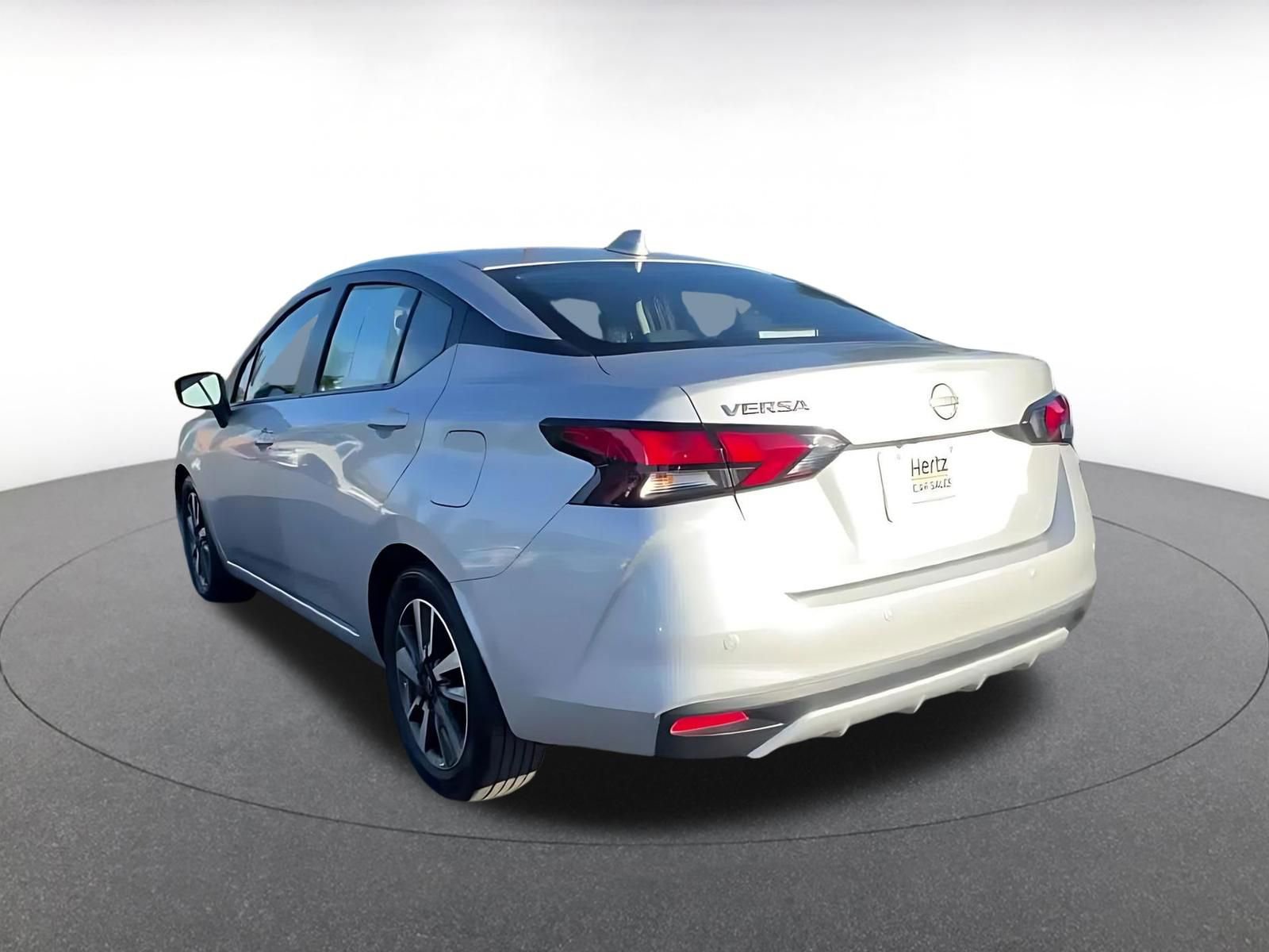 Used 2025 Nissan Versa SV image 10