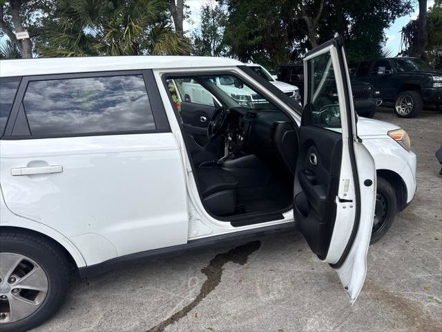 Used 2014 Kia Soul + w/ Eco Package FWD image 17