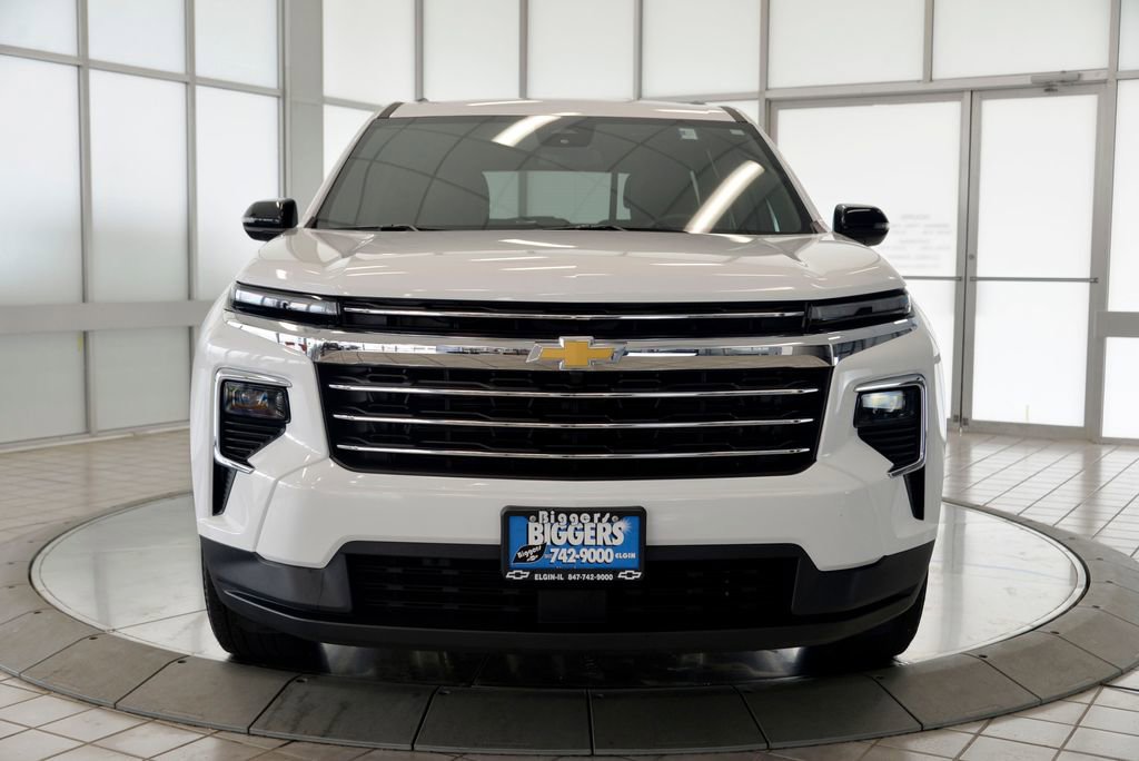 Used 2025 Chevrolet Traverse LT AWD/4WD image 3