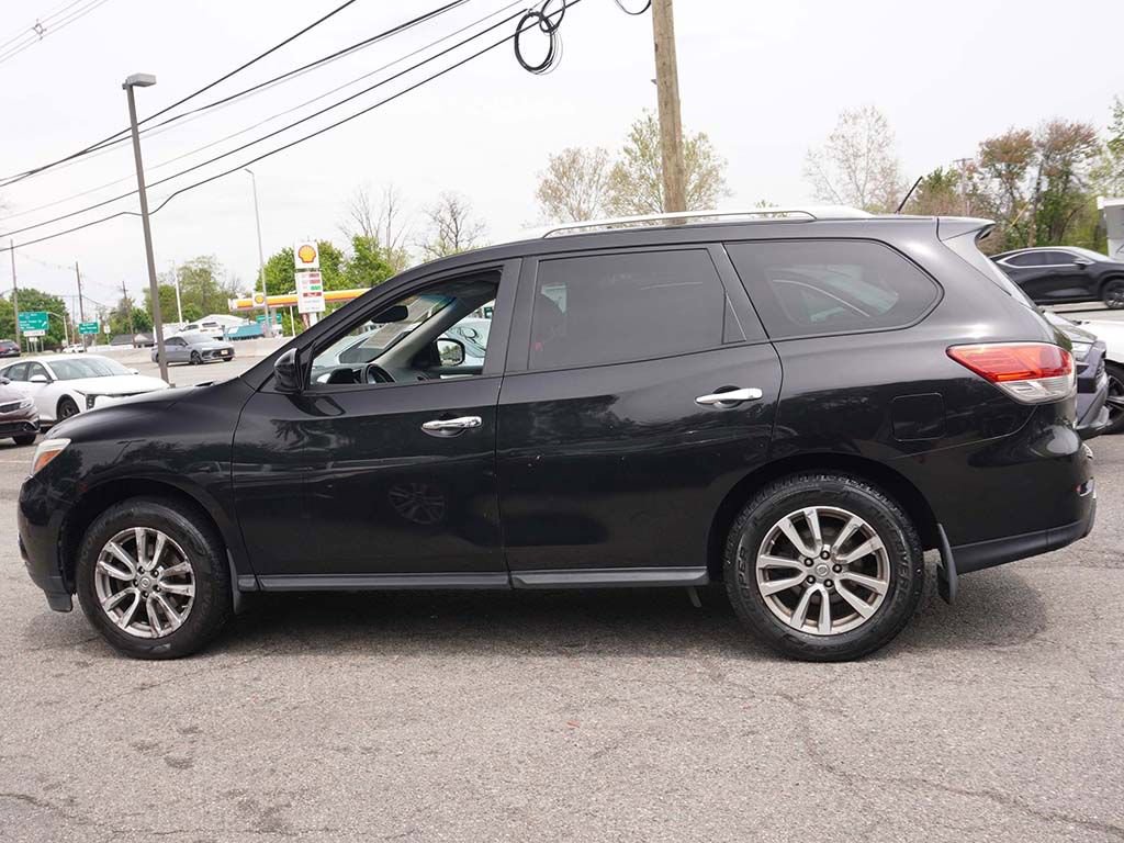 Used 2016 Nissan Pathfinder SV w/ Trailer Tow Package AWD/4WD image 14