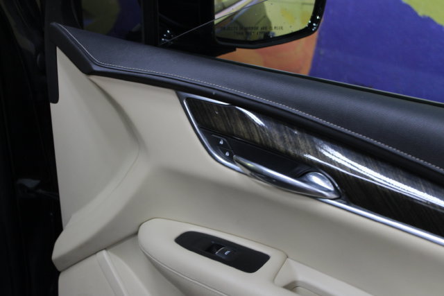Used 2019 Cadillac XT5 FWD image 11