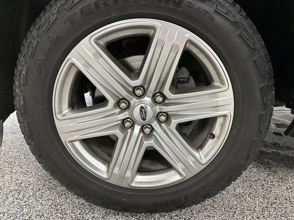 Used 2019 Ford Expedition Max XLT w/ Equipment Group 202A AWD/4WD image 17